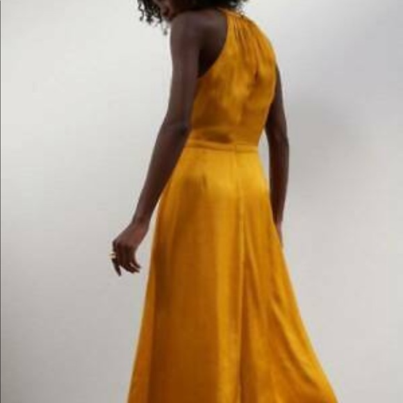 🌟 NWT 🌟 Banana Republic Satin Halter Midi Dress in Golden Yellow - Picture 2 of 9